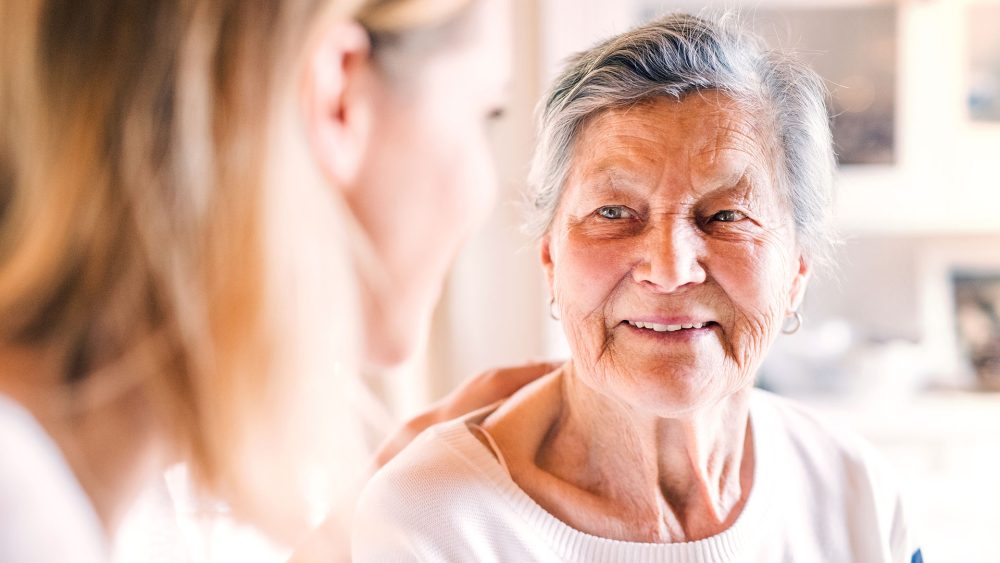 5 tips for taking care of your loved one with dementia this summer